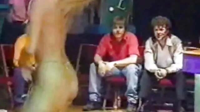 太陽、浜、水分が多い綿に有利な波 沢井 亮 エッチ