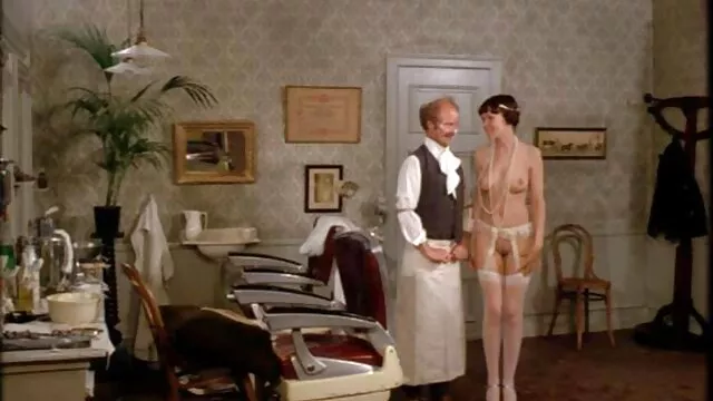 息子は彼の男根が大人と奇妙な女性に手を与えることを提供しています。 無料 エロ 女性 動画