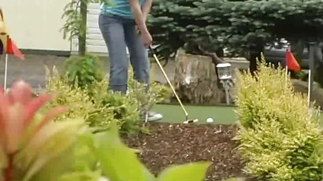 コックを吸うと彼女の夫、男根の下で彼女の成長した猫を置き換えた若い湯たんぽ。 女性 専用 エロ 動画