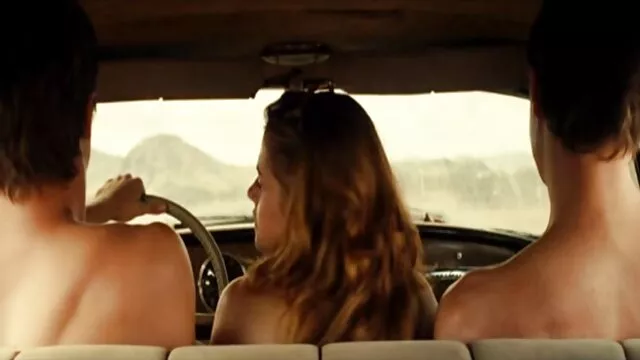 Voyeur映画の若いブロンドの服を着て小屋 エロ い 女性 の 動画