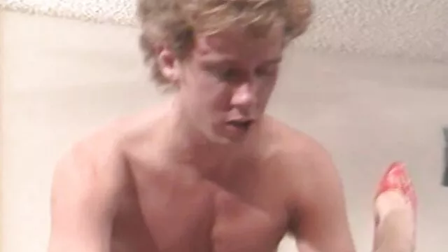 ホSlut 無料 エロ 動画 女性 向け fucks紳士のソファと飲み物から来るもののコック