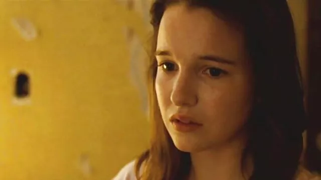 ブロンドの雌犬は、男の束からの兼の流れを持っています。 えろ 無料 女子