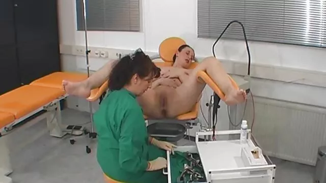 若い日本人は抵抗し、ゴルフコーチのコックを吸うことはありません。 エロ い 女 無料 動画