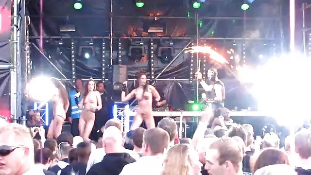 両方の女の子は立っているディックで彼らの口と一緒に働く。 無料 エッチ 動画 鈴木 一徹