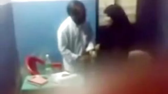 ビッチ、上流階級はベッドでの慈悲を知らない。 女 同士 で エロ 動画