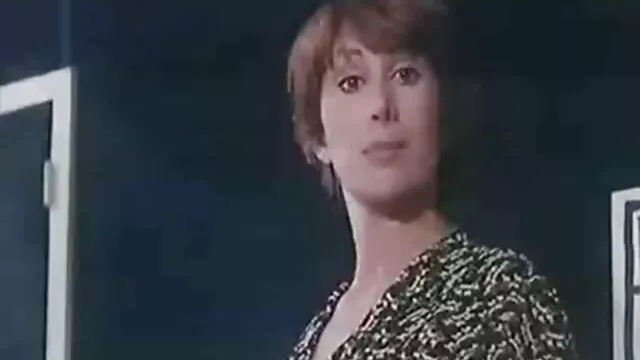 成熟したロシアのミルク。 セクシーなランジェリーで若い男を誘惑する 無料 女性 の 為 の エロ 動画