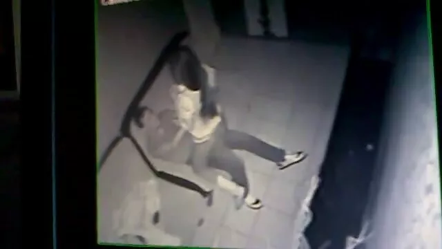 赤いランジェリーで若いポルノモデルは、ディルドと雛を性交 エッチ 動画 女の子 用