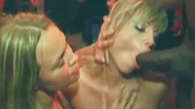 二人の美しい男性は、両方とナイトに放蕩の生活を与えます。 女性 の ため の 無料 アダルト 動画