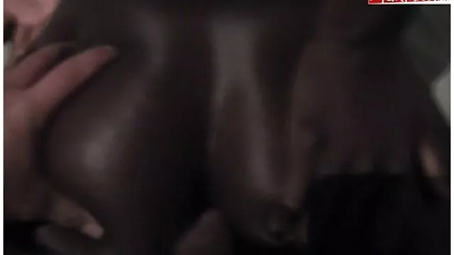 貪欲な黒の巨大な黒人男性は、若いふしだらな女の猫を貫通します 無料 動画 h 女性