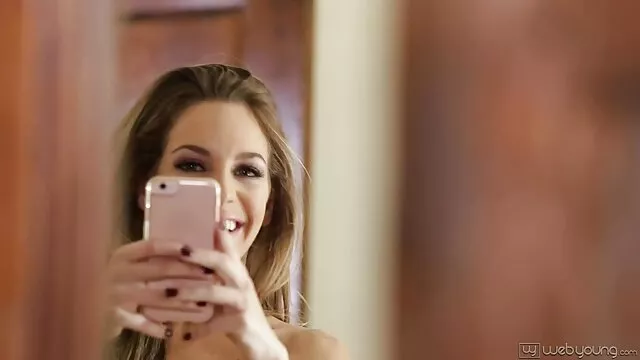 女の子はフラッシュを取り出し、彼女が男と一緒に取得する方法を参照してくださいしたいです。 女性 セックス ビデオ