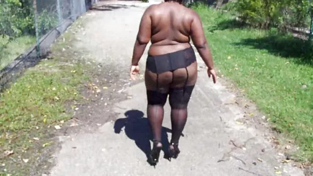 若い金髪とスキニーとの最初のセックス エッチ クンニ 動画