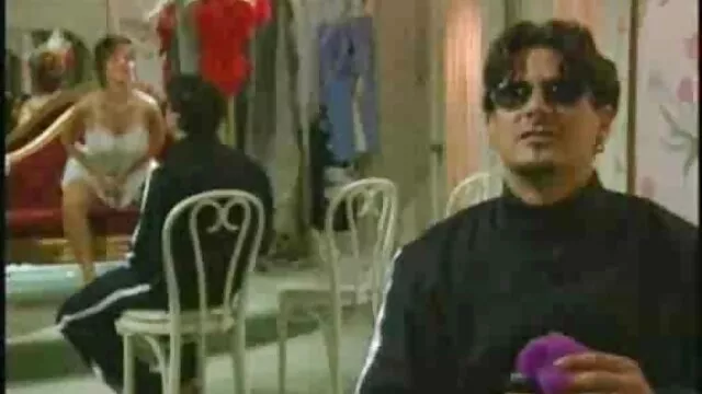 若いラティーナのポルノモデルは簡単に男性を魅了し、彼らと一緒に寝る。 エロ 動画 女 無料