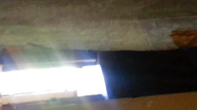 若いモデル左のqrコードを読み取personifies熱性にwebカメラと彼女のパートナーです。 女 エロ 動画