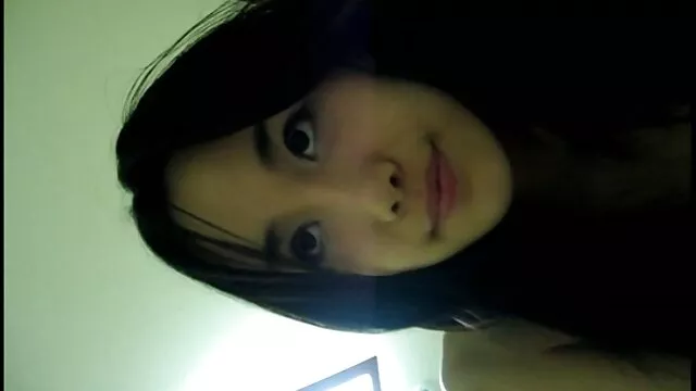 妻は友人とベッドの中で彼女の夫の上に詐欺します。 sex 動画 女