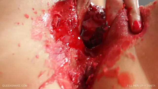 ソファの上に愛を作る二つのスウェーデンのMilfs。 女性 安心 セックス 動画