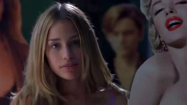 若い危険なふしだらな女は公共の場で彼女の恋人を性交するのが大好き。 女 エッチ な 動画