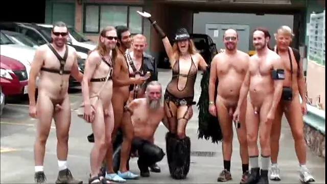 若い赤毛の広がりと彼らの手を使用してコックを引っ張って 無料 エロ 画像 女性